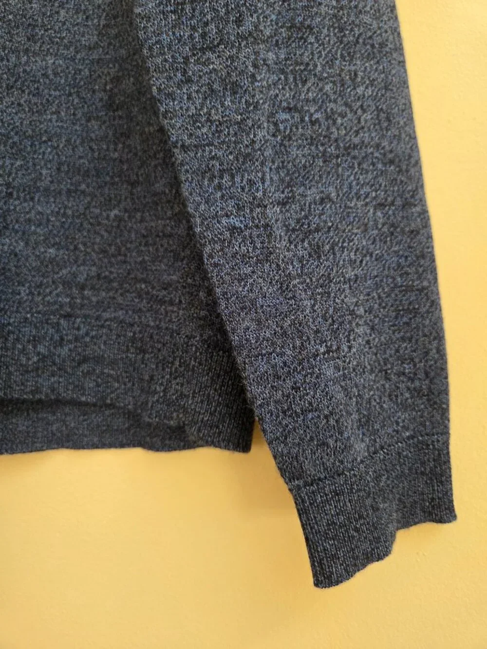 APT.9 Men's Size M Merino Wool Blend V- Neck Sweater Heather Blue Pullover Soft